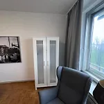 Einmaliger Rheinblick, Fusslaeufig Zur Messe