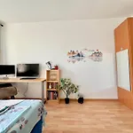 Cozy 2-Room-Apartment On Zoo Park In District 2