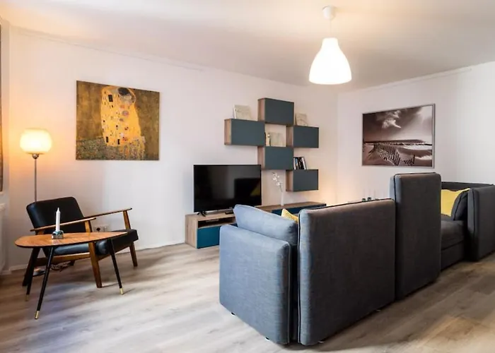 Homefy Oldtown Apartment - 6 People - 2 Bath - Balcony - Top Location