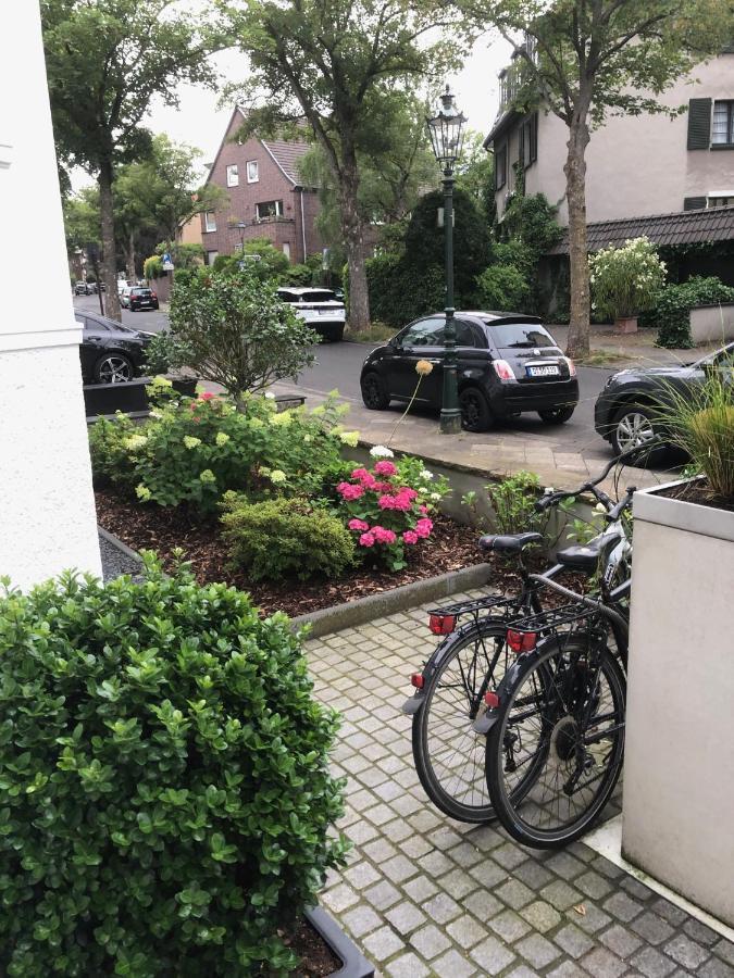 Schoenfelder * Dusseldorf