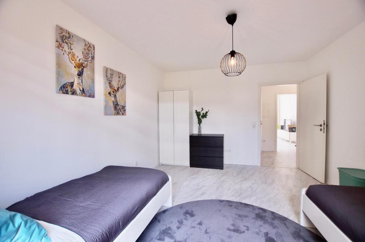 Work & Longstay In Dusseldorf