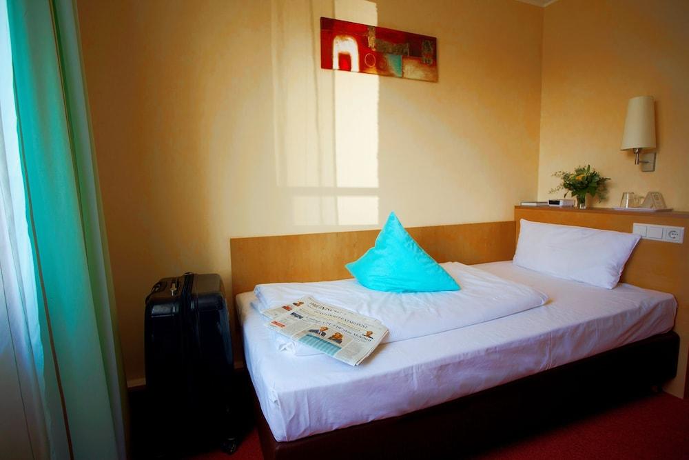 Petersburg Superior Hotel 3*
