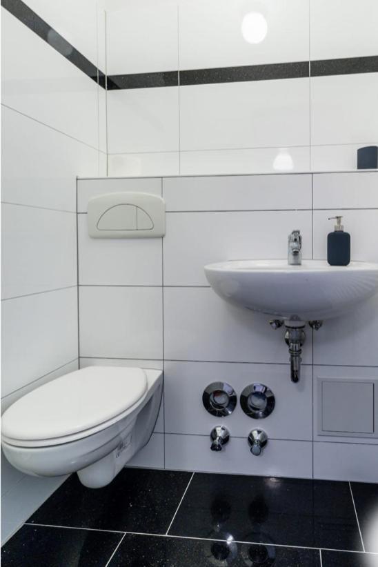 Homefy Oldtown - 6 People - 2 Bath - Balcony - Location Apartment Düsseldorf