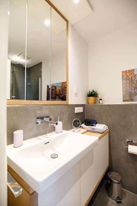 80 Sqm Flat With Terrace And 15min To Fair And 5min To Old Town * Dusseldorf
