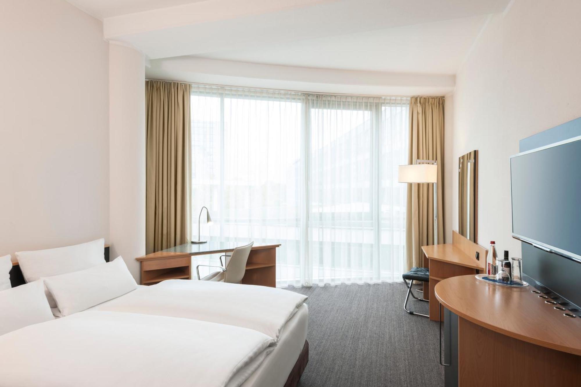 Hotel Nh City 4*