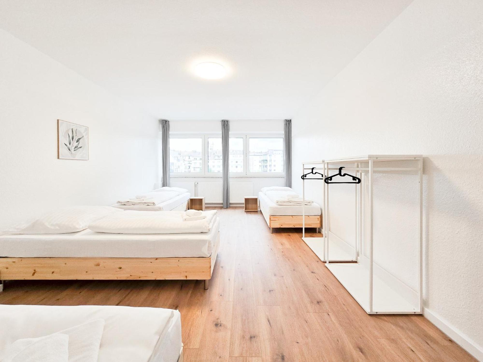 Raj Living - With 5 - 15 Min Messe Dus & 10 Min Old Town Dus Düsseldorf