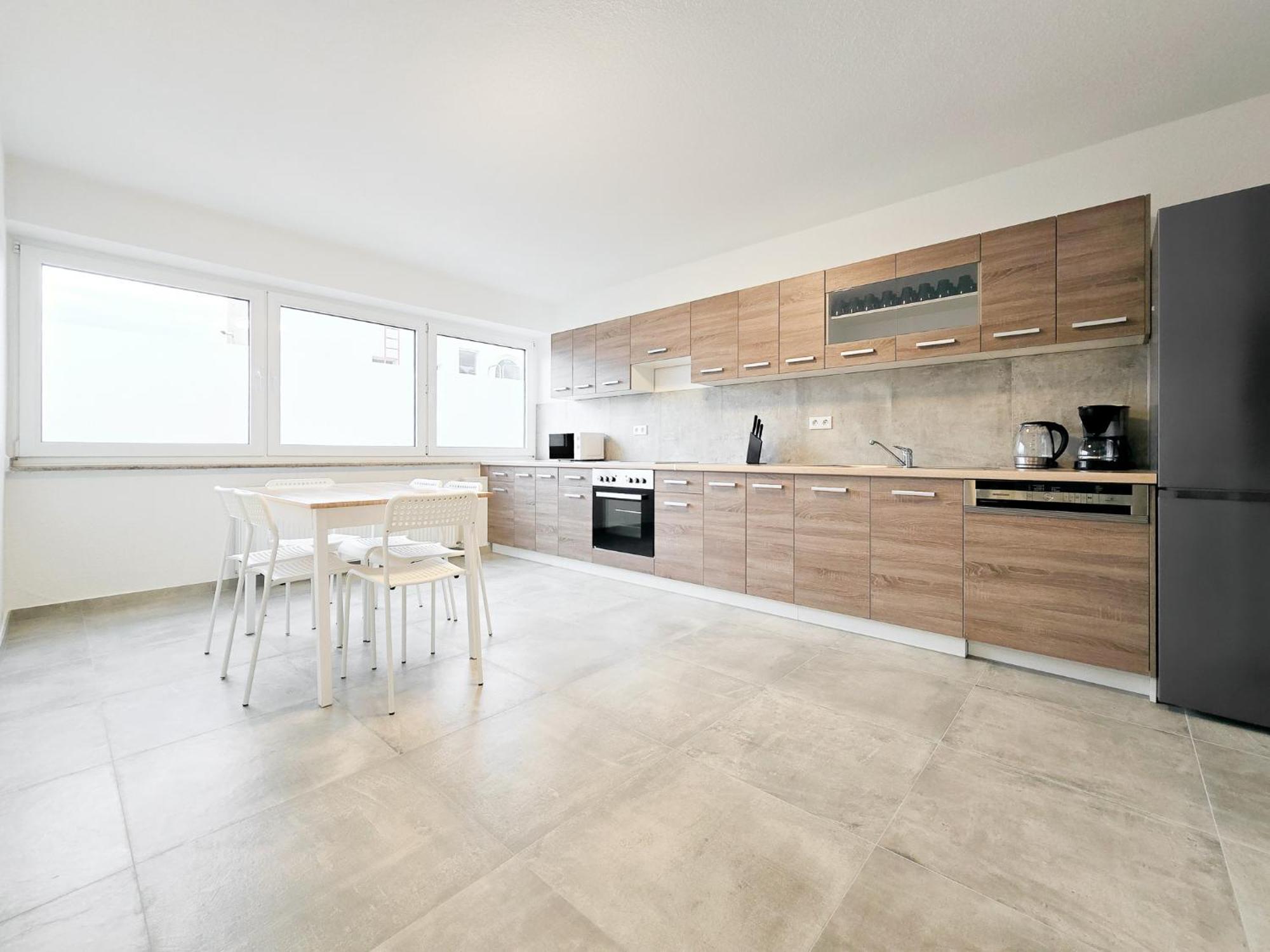 Raj Living - With 5 - 15 Min Messe Dus & 10 Min Old Town Dus