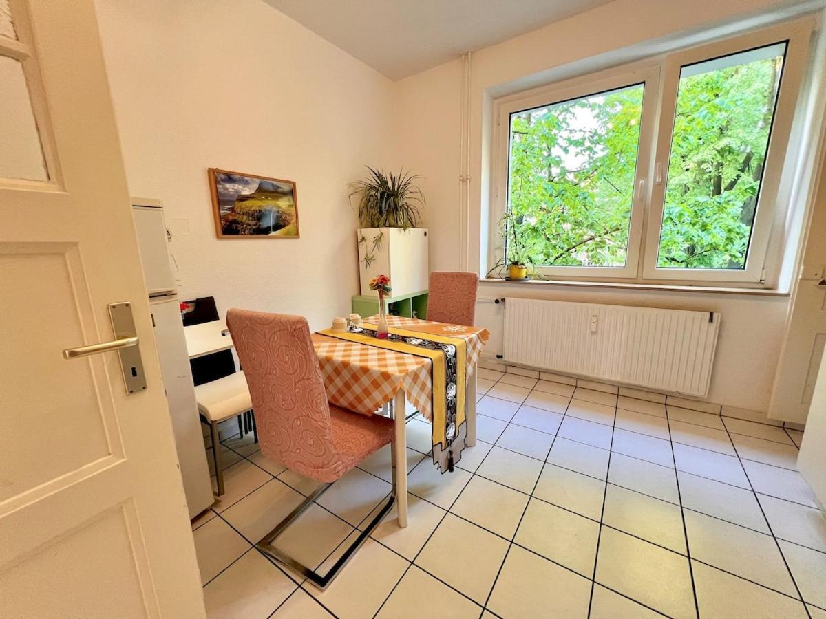 Cozy 2-room-apartment On Zoo Park In District 2