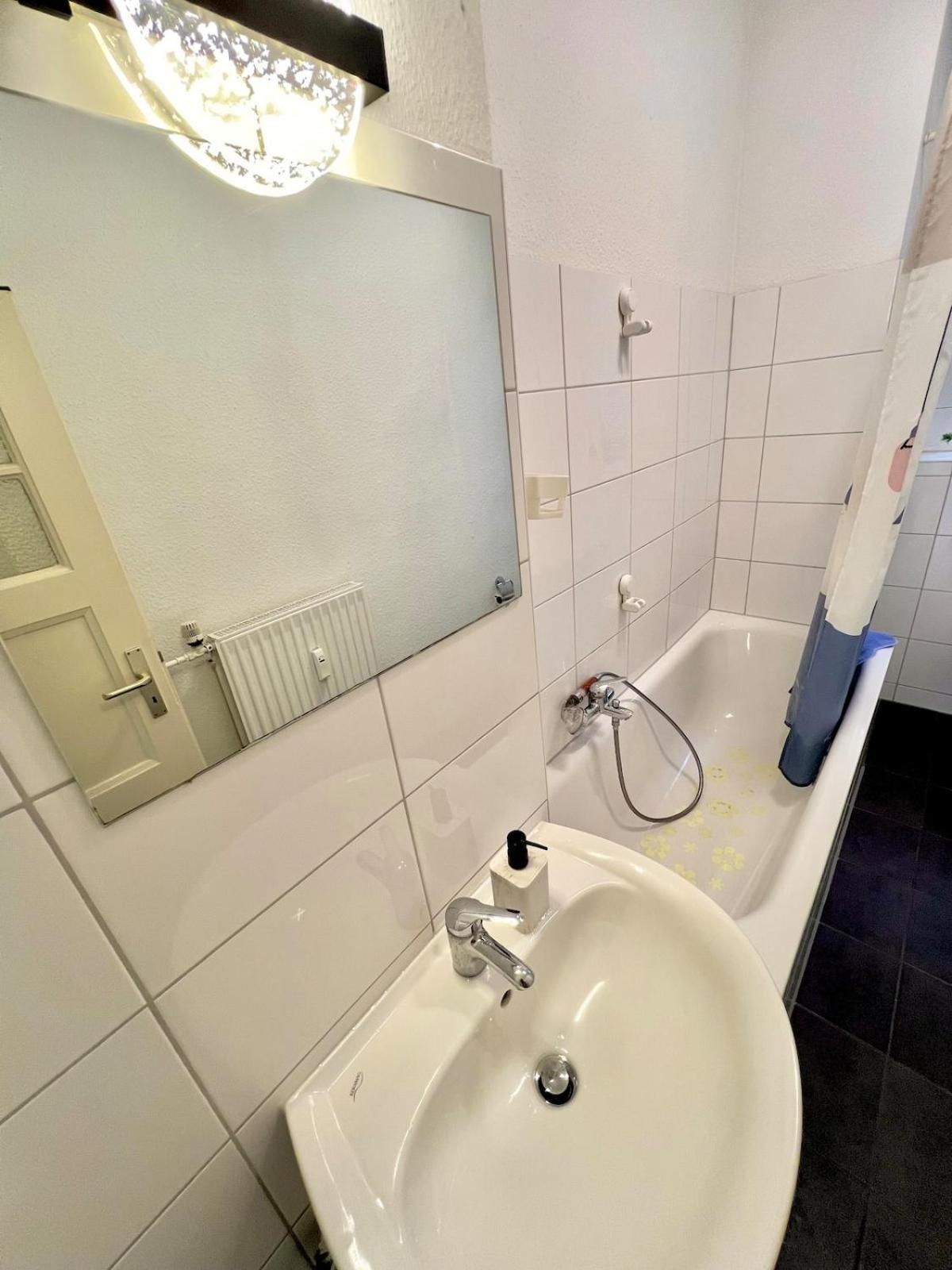 Apartment Cozy 2-room-apartment On Zoo Park In District 2 *
