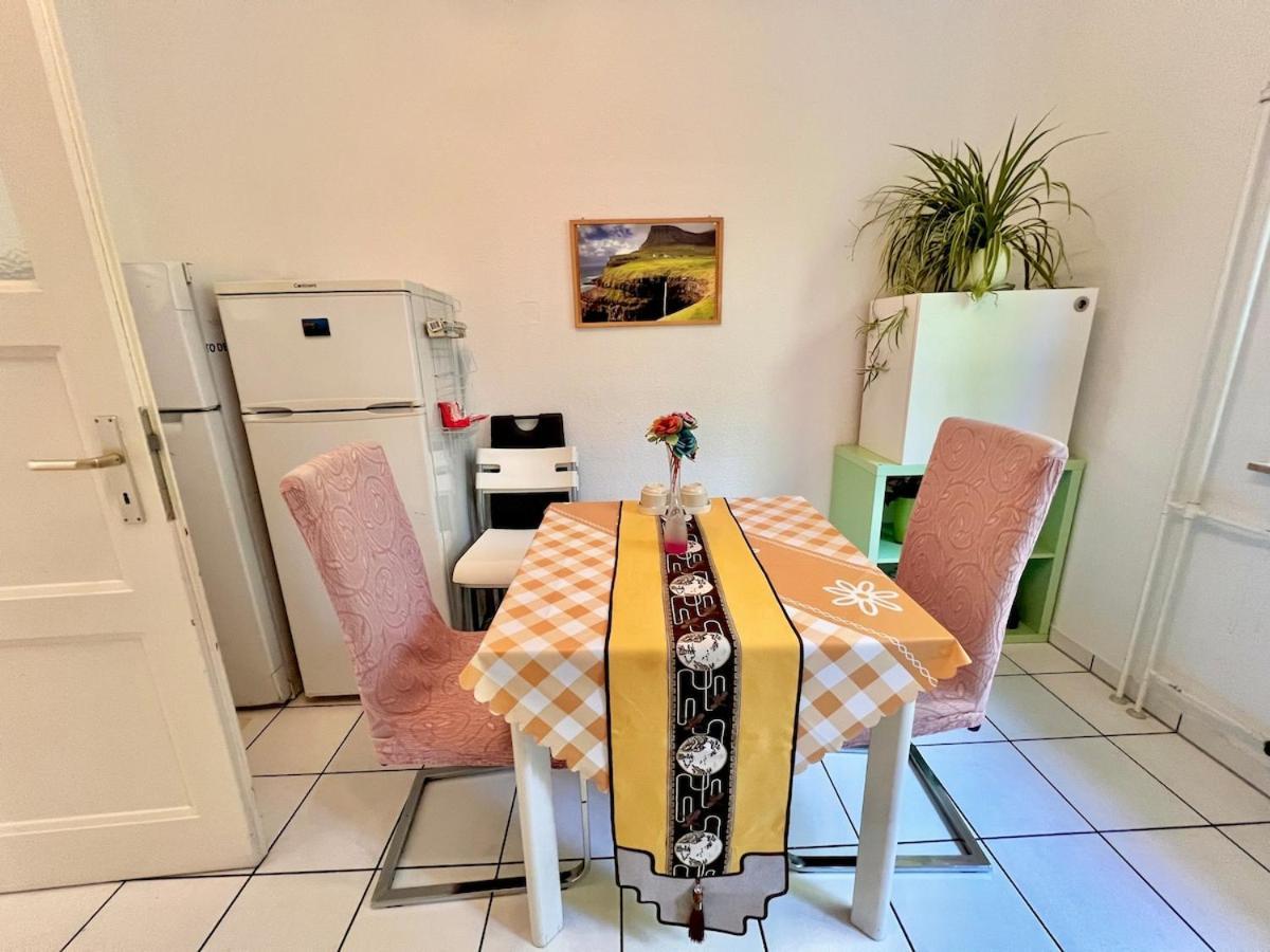 Apartment Cozy 2-room-apartment On Zoo Park In District 2 *