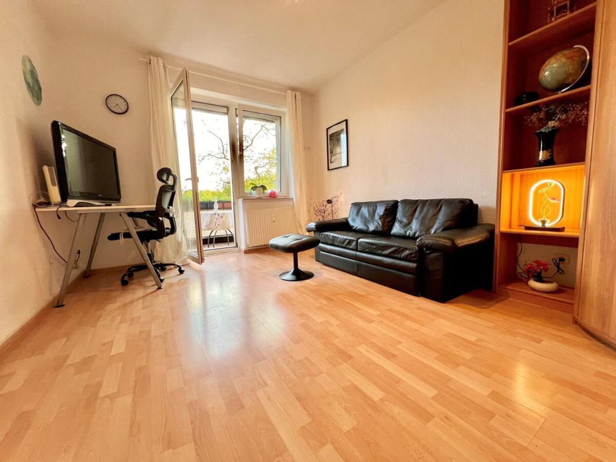 Cozy 2-room-apartment On Zoo Park In District 2 *