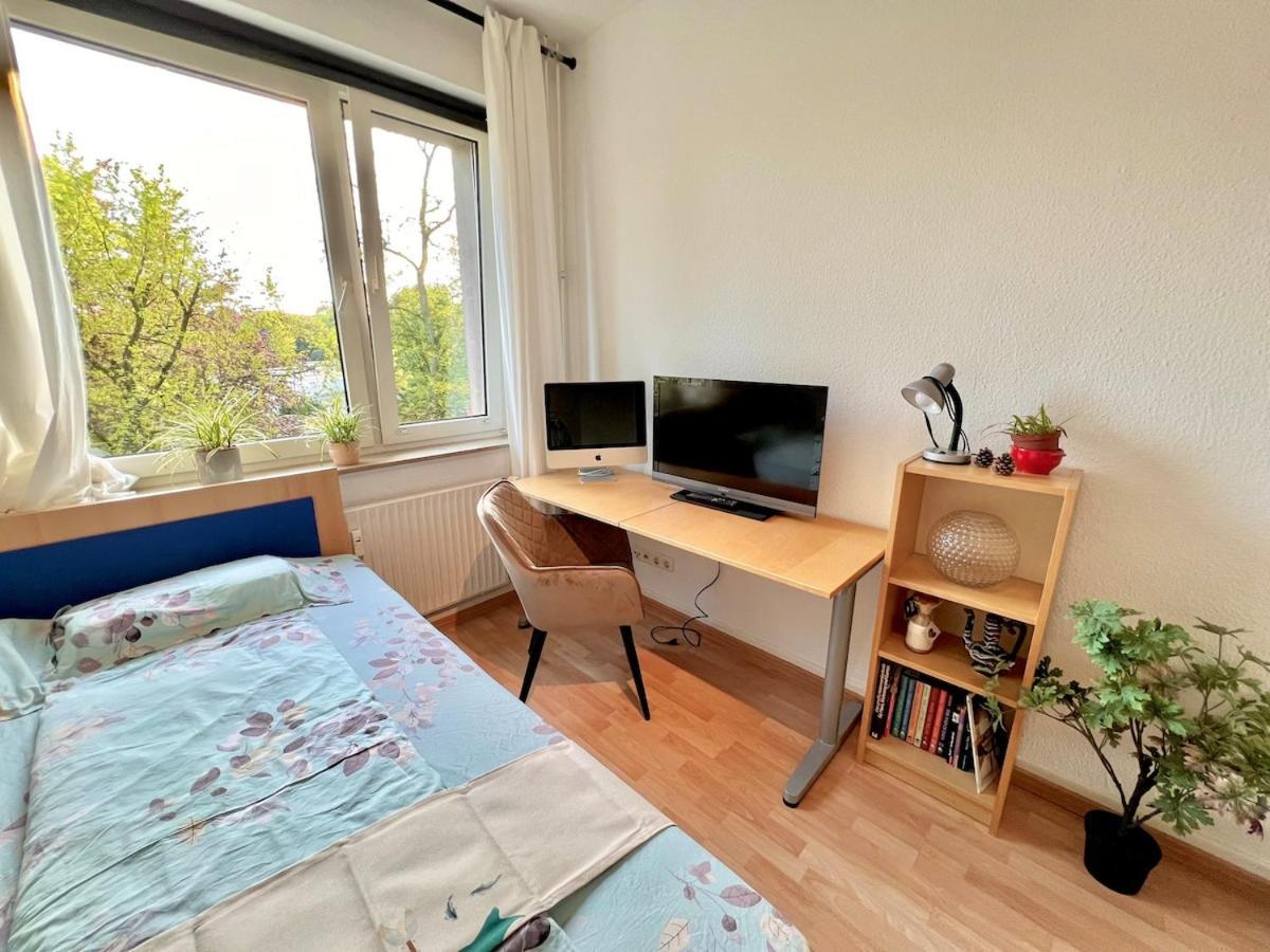 Apartment Cozy 2-room-apartment On Zoo Park In District 2