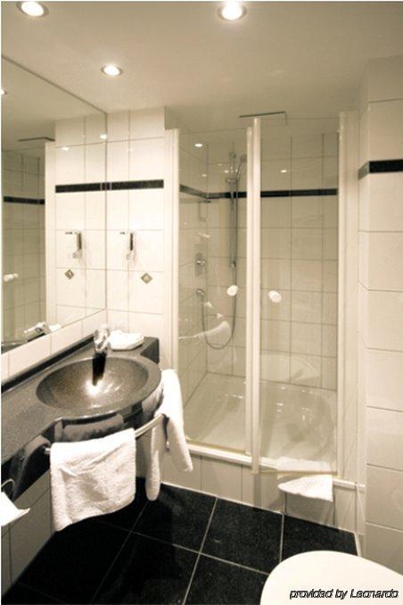 National Hotel 3*