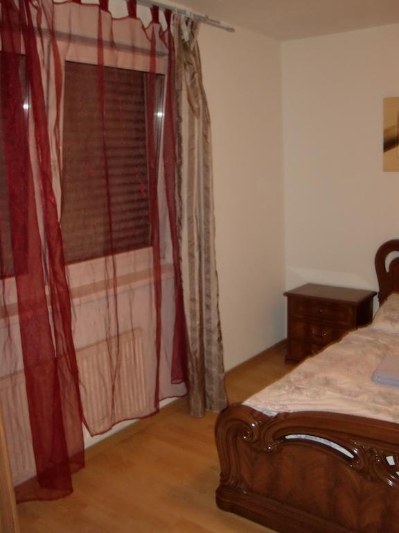 Apartment Monteurwohnung Im Zentrum Lierenfeld