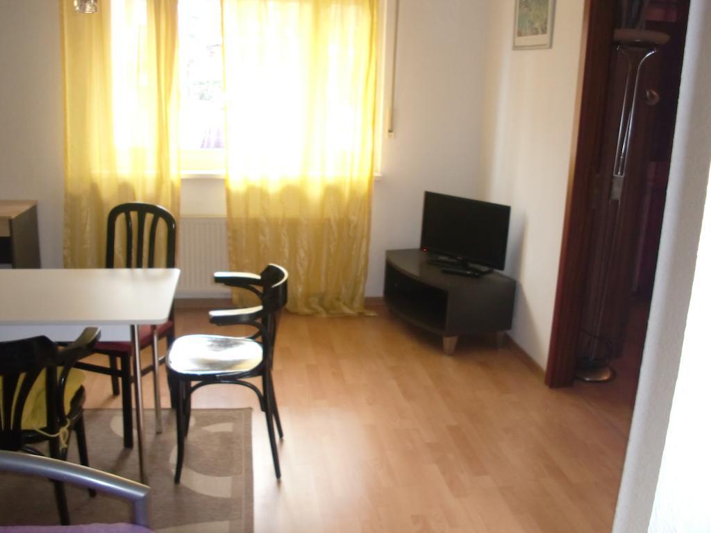 Apartment Monteurwohnung Im Zentrum Lierenfeld *