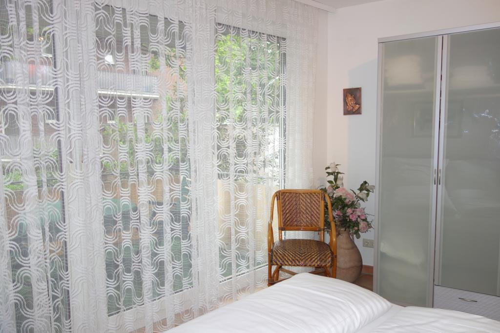 Apartment Tolstov-Hotels Big 2 Room Rossstrasse Apartment Dusseldorf