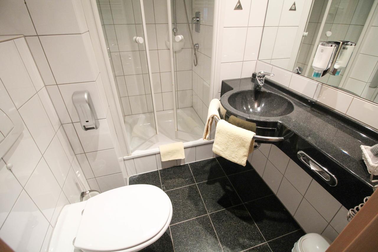 National Hotel 3*