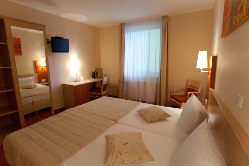 Petersburg Superior Hotel 3*