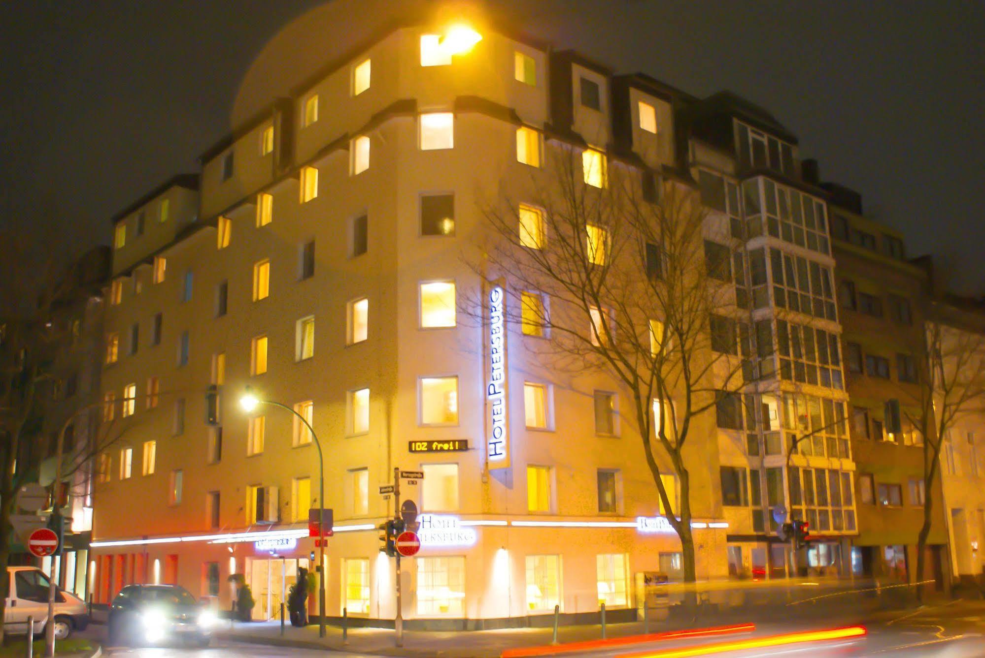 Hotel Petersburg Superior 3*