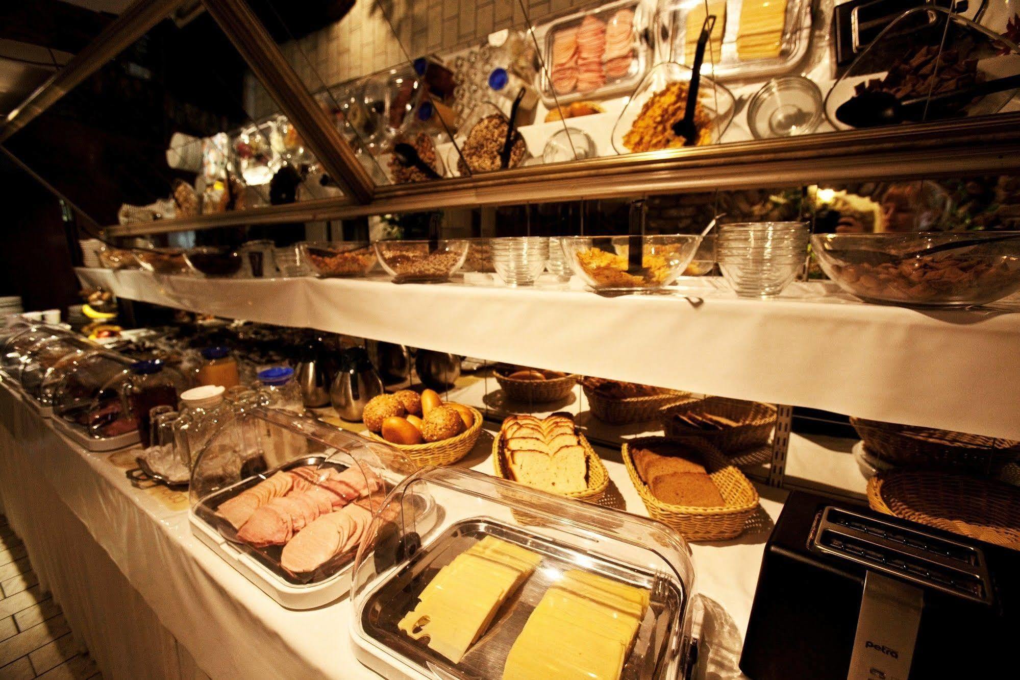 Hotel Petersburg Superior 3*