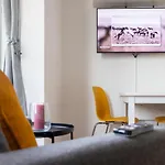 Apartment Düsseldorf Wersten Nähe Uni&Uniklinik, neue Möbel&Bad, Kochnische
