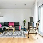 Schickes Appartment Mit Flussblick
