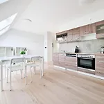 Raj Living - City Apartments With 1 Or 2 Rooms - 15 Min To Messe Dus And Old Town Dus