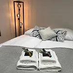 Bienvenidus - Self Service Apartment - Apartment Zur Selbstversorgung - Das Messezimmer - Duesseldorf