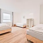 Raj Living - City Apartment With 3 Rooms - 15 Min Messe Dus & 10 Min Old Town Dus