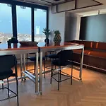 The Zipper Hotel Und Apartments