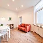 Raj Living - 1 Or 3 Room Apartments - 20 Min Messe Dus And Old Town Dus