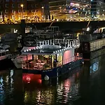 Hausboot Iron Franz- Entspannung Auf Dem Wasser