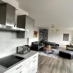 Stillvolles Apartment Mitten In Little Tokyo