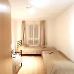3 Bedroom House With 2 Bathrooms In Dusseldorf - Haus Mit 3 Schlafzimmer 2 Badezimmer In Duesseldorf