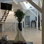 Luxury Rooftop Loft With River View 10Min To City