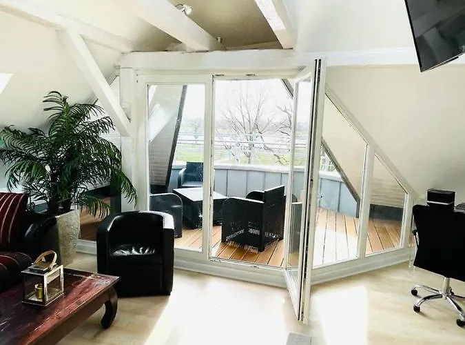 Luxury Rooftop Loft With River View 10Min To City