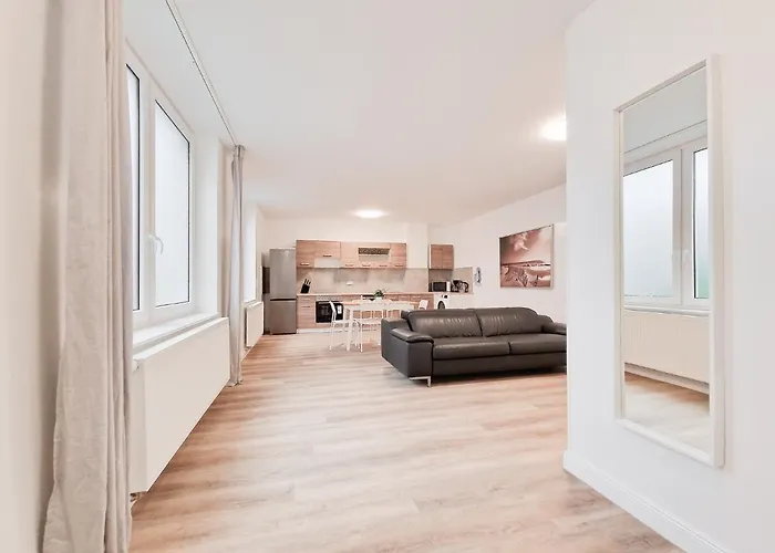 Raj Living - City Apartment With 3 Rooms - 15 Min Messe Dus & 10 Min Old Town Dus