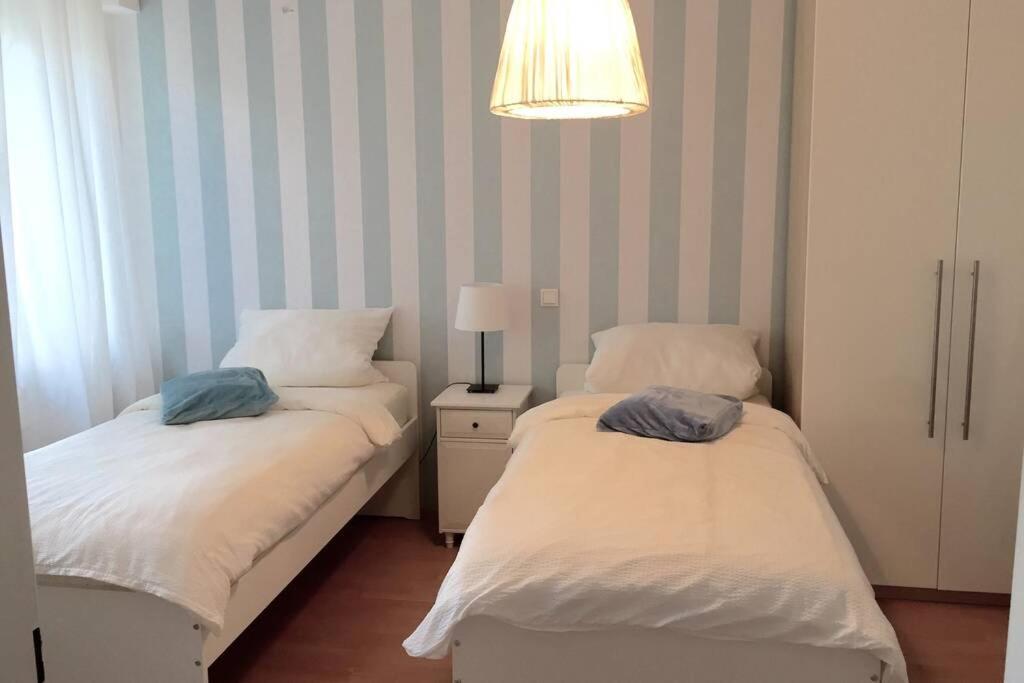120 Qm -3 Schlafzimmer-2 Baeder- Fuer 7 Gaeste * Düsseldorf