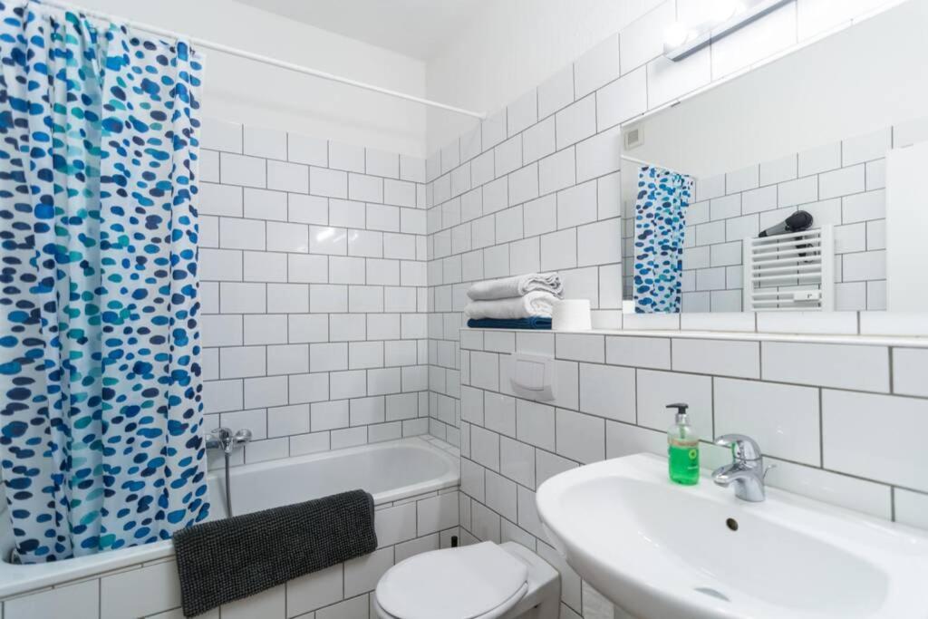 Appartement 120 Qm -3 Schlafzimmer-2 Baeder- Fuer 7 Gaeste Düsseldorf
