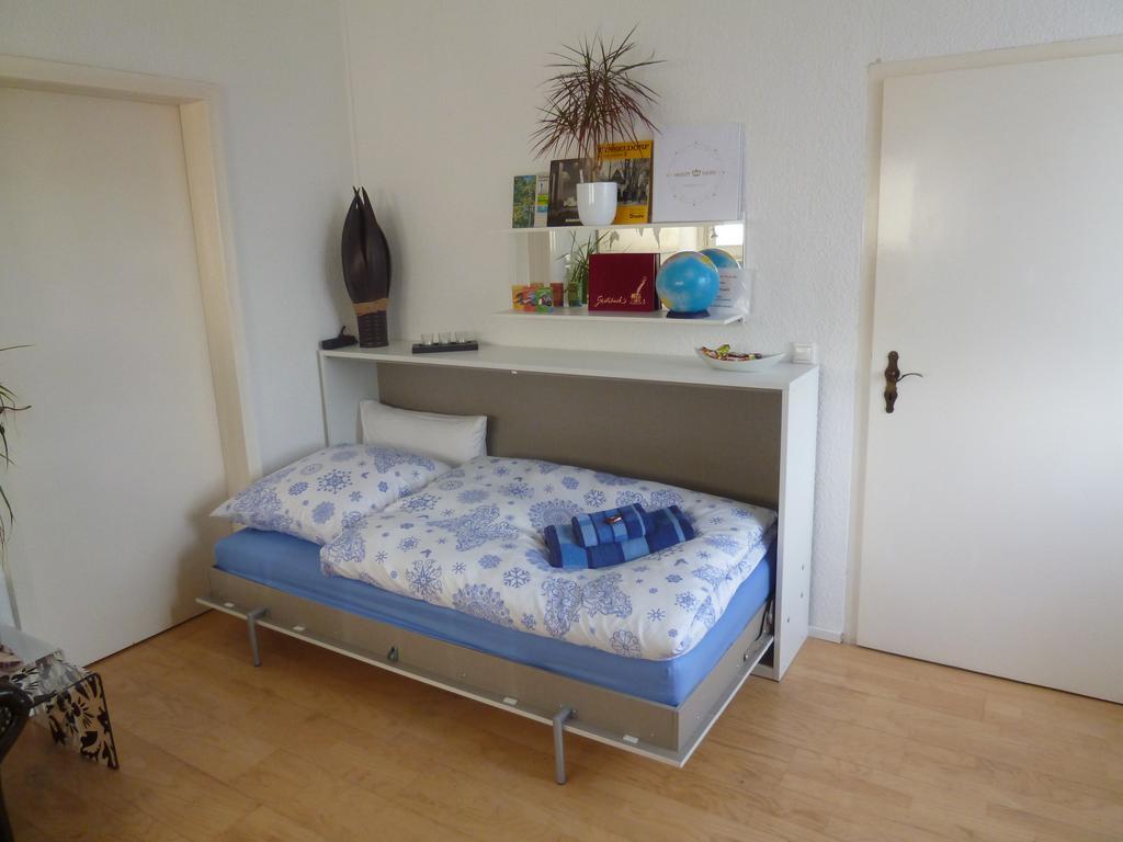 Airport Apartment *