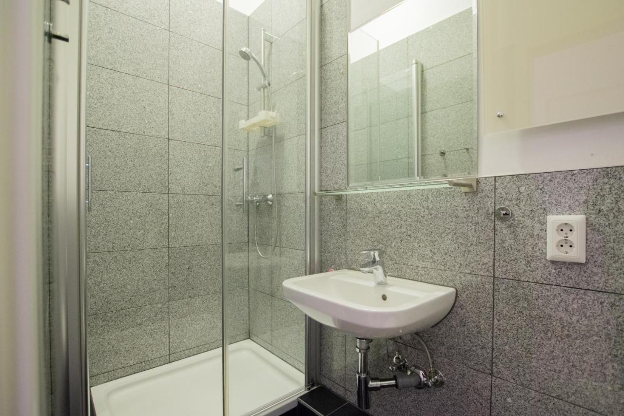 Raj Living - 1 Or 3 - 20 Min Messe Dus And Old Town Dus *