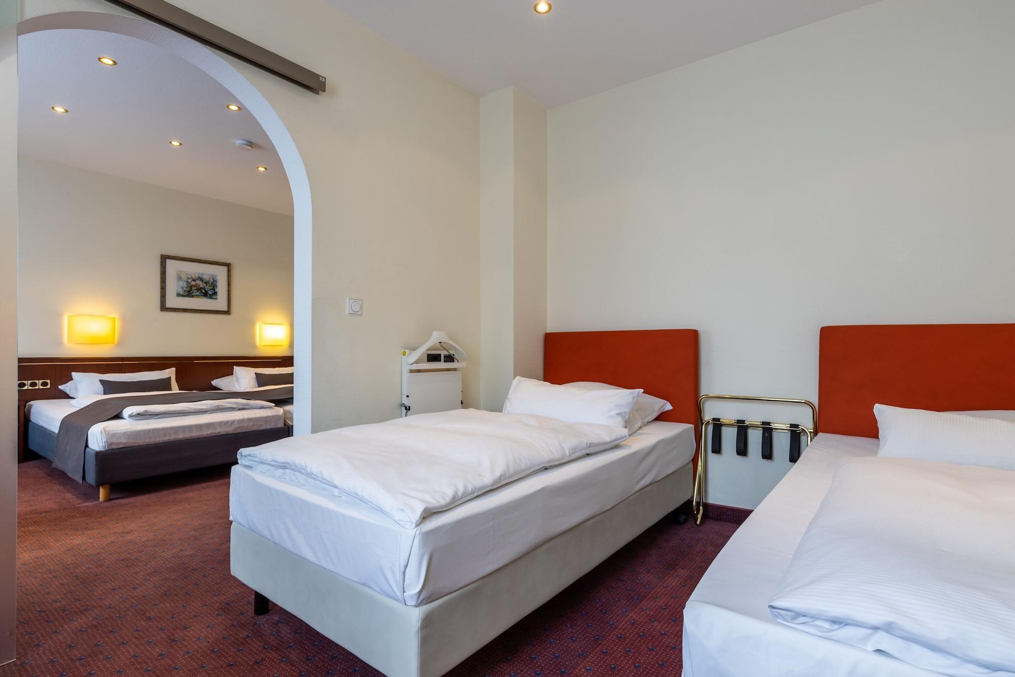 Trip Esplanade, Hotel