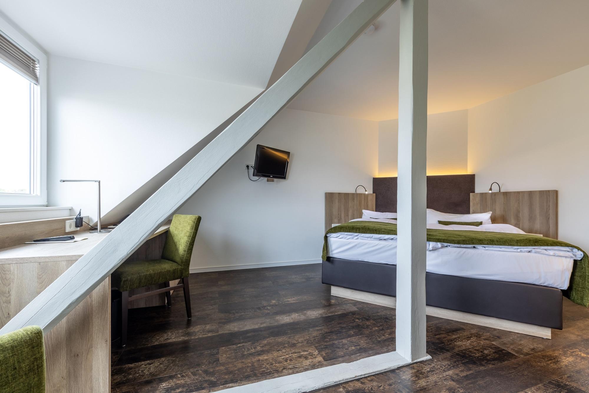 Hotel Trip Esplanade, 4*