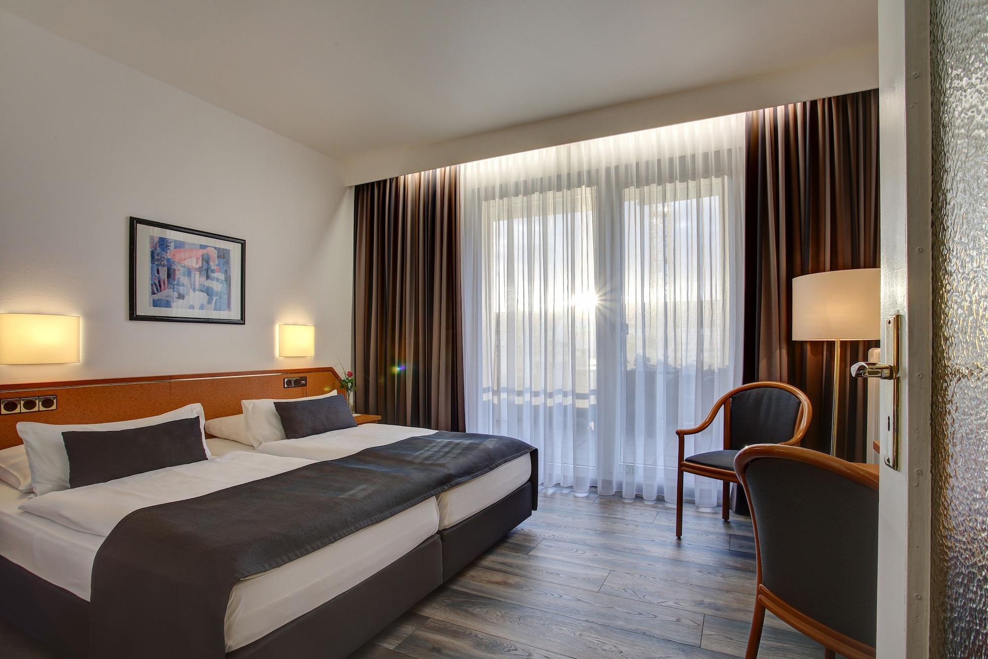 Trip Esplanade, Hotel 4*