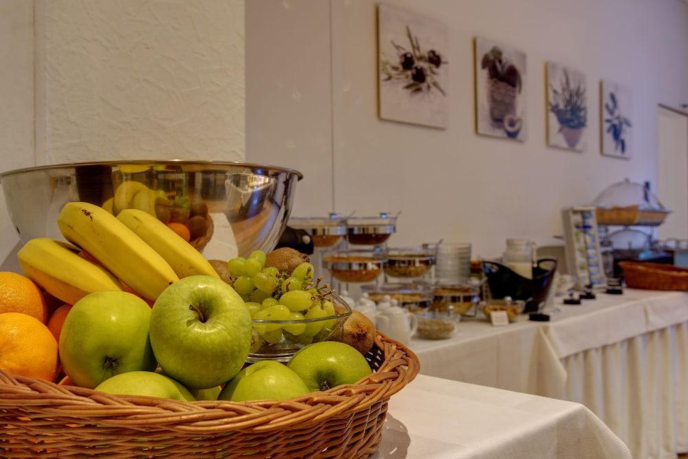 Sure By Best Western Ambassador Hotel 3*