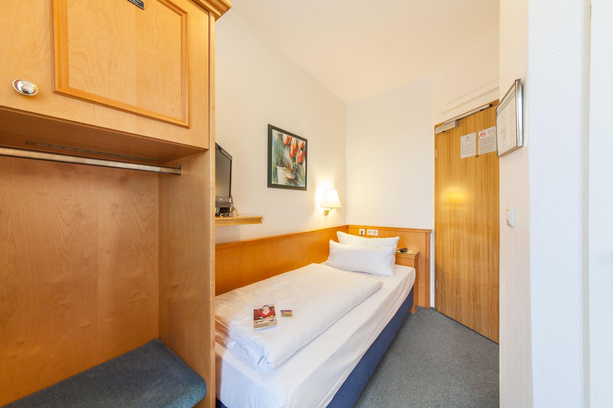 Flora Aparthotel 4*