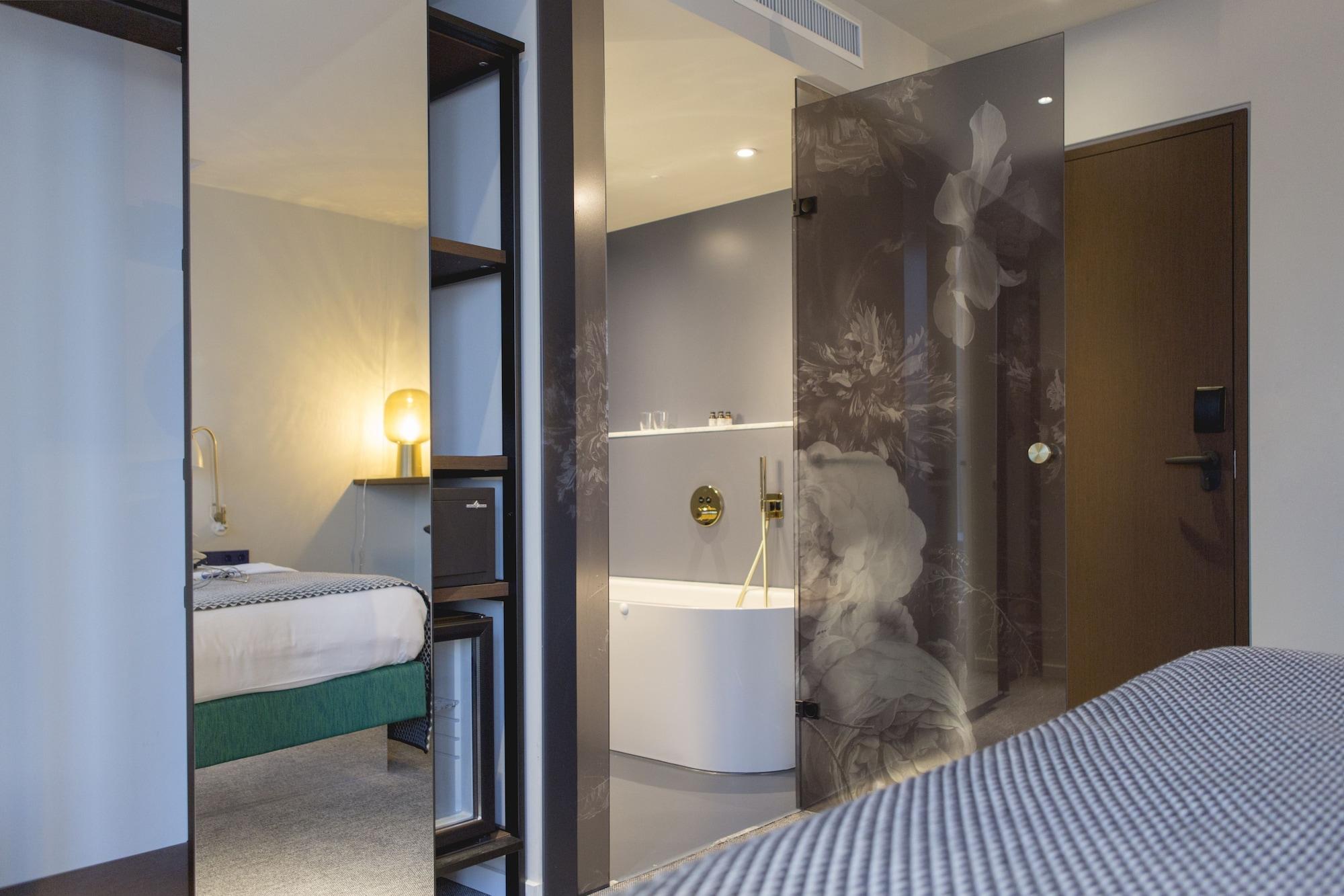 The Fritz Koenigsallee 4*