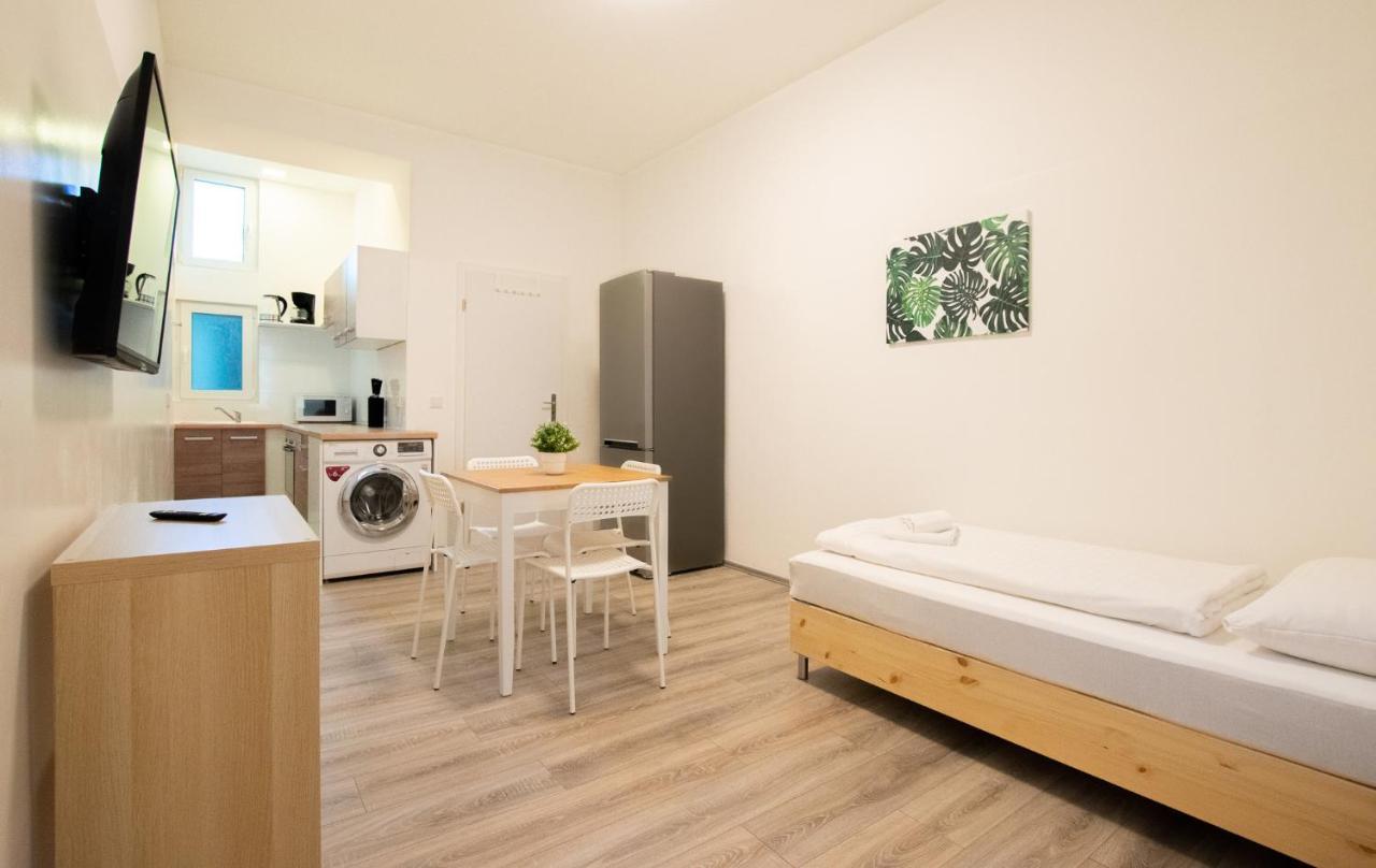 Raj Living - 1 Or 3 - 20 Min Messe Dus And Old Town Dus Apartamento *