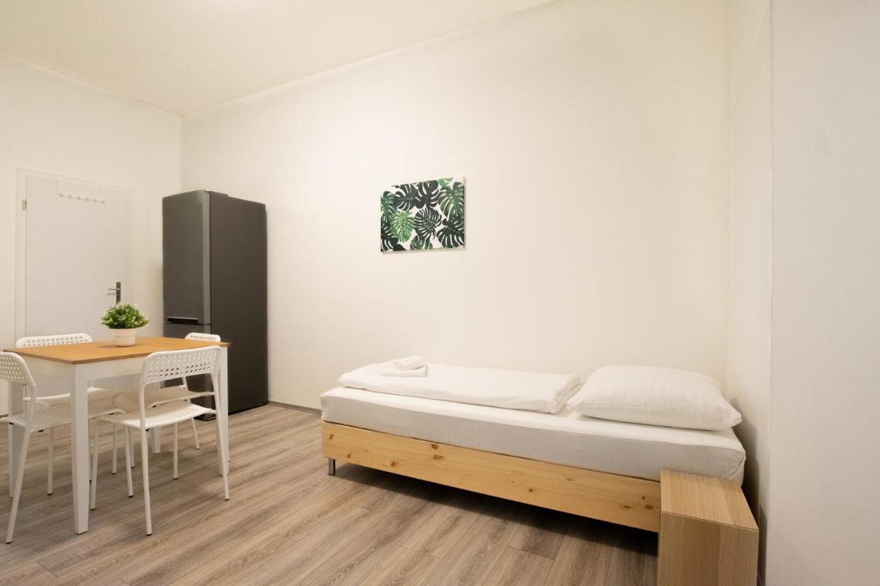 Raj Living - 1 Or 3 - 20 Min Messe Dus And Old Town Dus Apartamento
