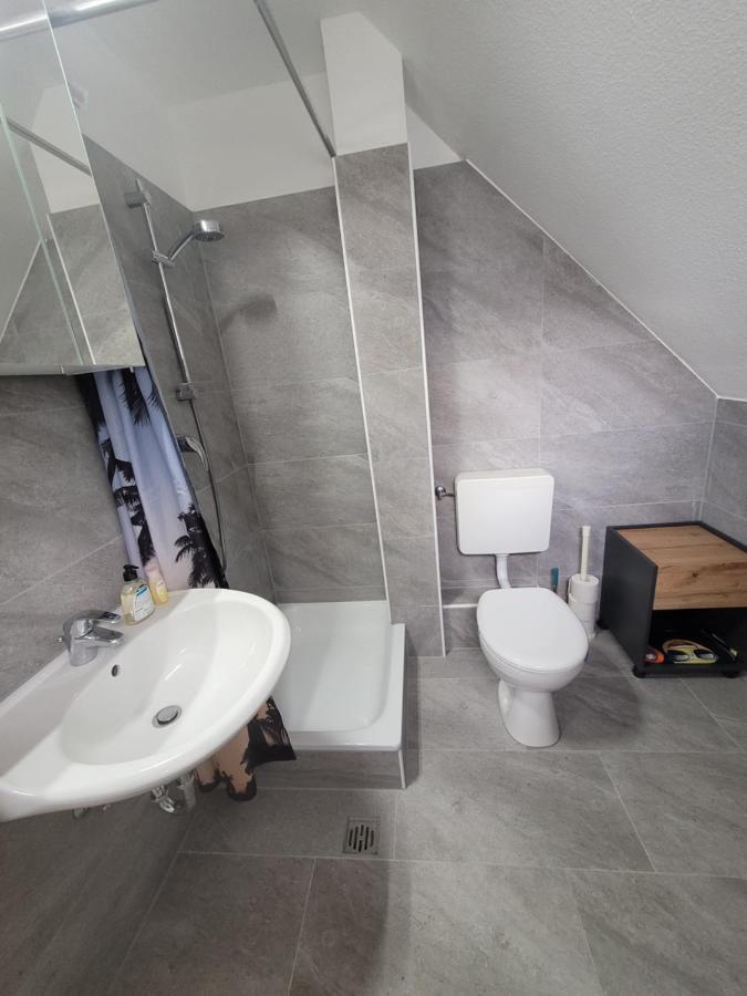 Apartment Messezimmer Am Thewissenweg *